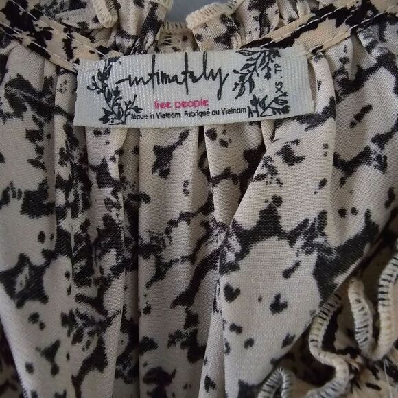 Free People All Tucks Printed Bodysuit in Ivory Combo Size XS - Picture 5 of 7